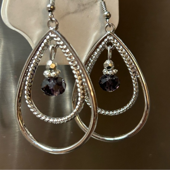 ⭐️ Sliver Tear Drop Earrings - Picture 2 of 5